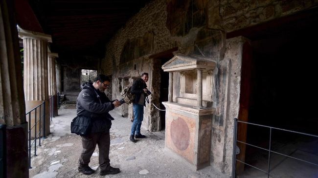 Bar berusia lebih dari 2.000 tahun ditemukan di Pompeii, Italia. Bar dalam keadaan terawat, meski tertutup abu vulkanik bekas letusan gunung tahun 79 masehi.