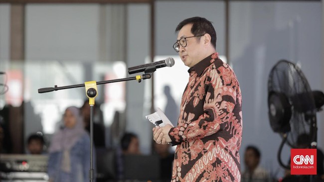 KPK memanggil Komisaris PT Dosni Roha Logistik (PT DRL) Bambang Rudijanto Tanoesoedibjo dalam kasus dugaan korupsi penyaluran bansos beras.