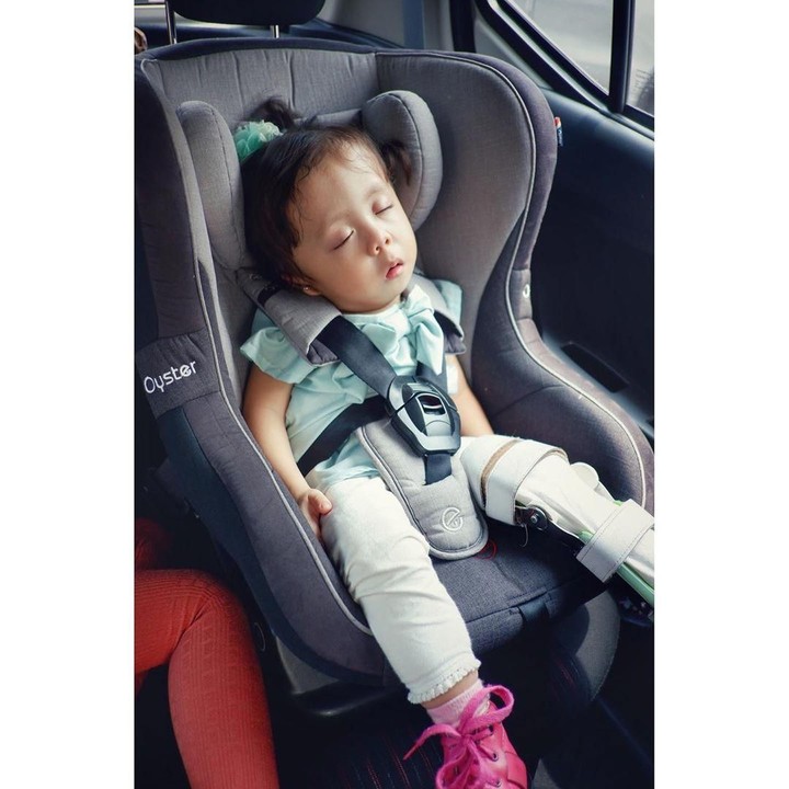 <p>Ziona juga mengalami clubfoot atau dikenal juga dengan congenital talipes equinovarus (CTEV), yaitu kelainan bentuk kaki dan pergelangan kaki. (Foto: Instagram @joannaalexandra)</p>