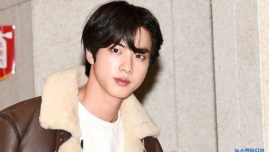Jin BTS beberkan ritual pagi yang dia lakukan setiap bangun pagi. 
