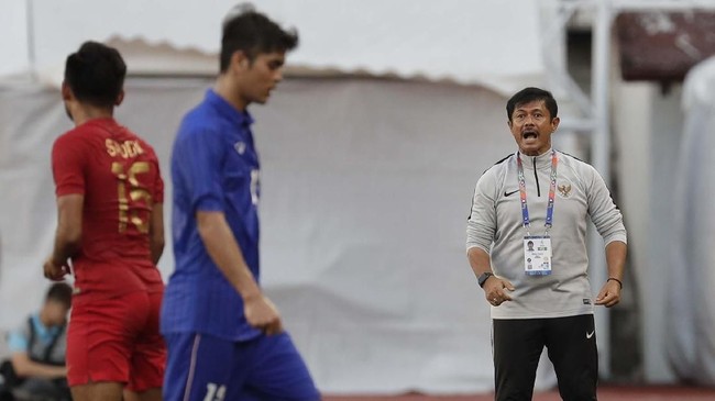 Pelatih Timnas Indonesia U-23 Indra Sjafri merespons keuntungan istirahat yang didapat Myanmar pada semifinal SEA Games 2019 dengan candaan.