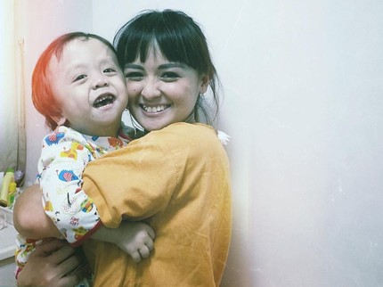 Keajaiban! Idap Penyakit Langka, Putri Joanna Alexandra Mulai Berjalan