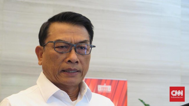 Moeldoko membantah kabar Presiden Jokowi memilih Komjen Listyo Sigit karena pernah menjadi Kapolres Solo.
