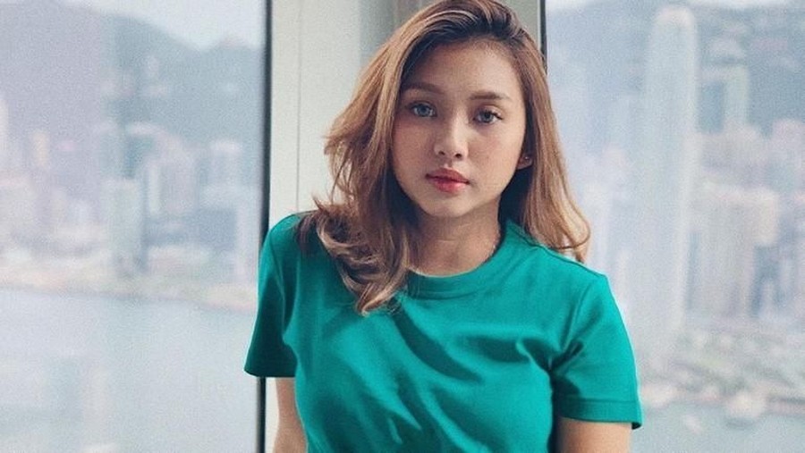 Bedak Ketiak Dikira Narkoba, Gadis Indonesia Diciduk di Singapura Wanita asal Indonesia, Sharonia Paruntu ditangkap pihak kepolisian Singapura karena disebut membawa obat-obatan terlarang yang sebenarnya hanya bedak ketiak.