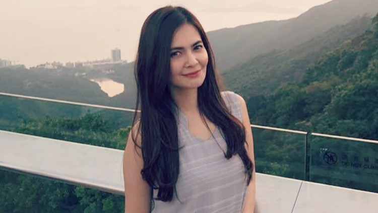 Cut Tari dan Richard Kevin akan menikah hari ini. Bagaimana perjalanan cinta mereka?