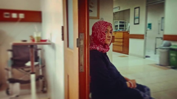 Ria Irawan meninggal dunia pagi ini, setelah berjuang melawan kanker getah bening. Penyakitnya itu menyebar hingga otak dan paru-paru yang buat Ria terus drop.