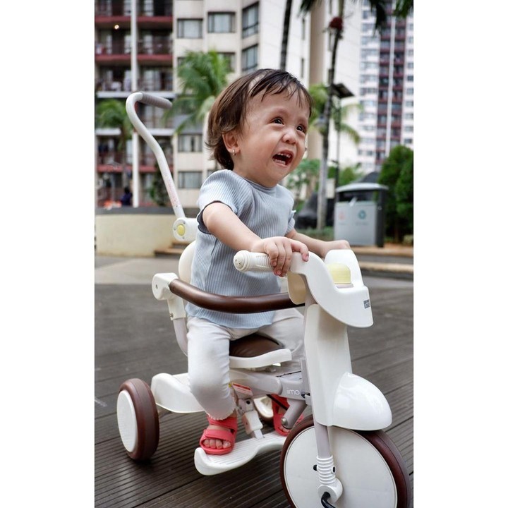 <p>Namun berkat kasih sayang kedua orang tuanya serta perawatan yang intensif Ziona menunjukkan perkembangan positif. (Foto: Instagram @joannaalexandra)</p>