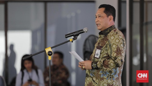 Bulog mengungkap cadangan beras pemerintah yang turun mutu atau rusak akan dilelang sebelum beras diolah jadi produk lain.