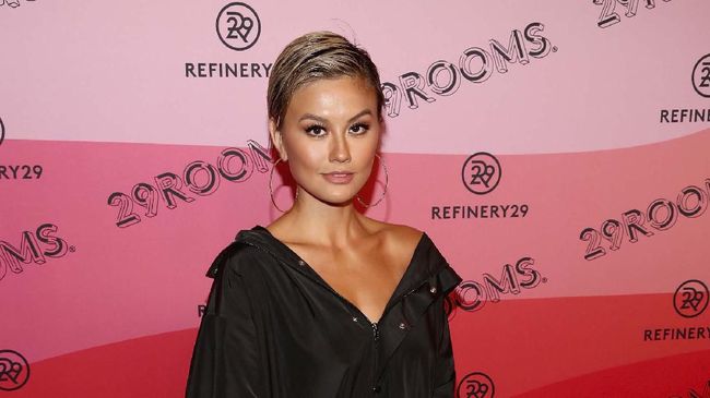 Agnez Mo merilis video musik untuk lagu terbarunya yang berjudul F Yo Love Song. Ia menyelipkan simbol-simbol Indonesia dalam video.