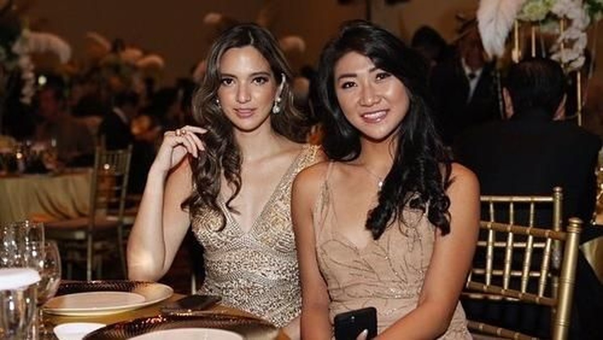 Nia Ramadhani terpilih menjadi Best Influencer di ajang E-Mas Award pada Senin &lpar;25&sol;11&rpar;&period; Yuk&comma; intip potret cantiknya&excl;