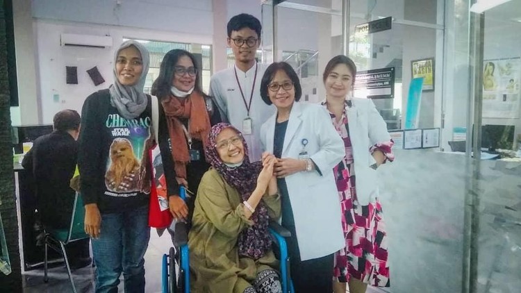 Sel kanker Ria Irawan mengalami metastase. Ria kembali dirawat dan harus menjalani radiasi sebanyak lima kali.