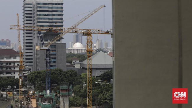 Sejumlah ekonom menyebut keyakinan Jokowi soal ekonomi mulai lepas dari tekanan corona masih perlu diuji. Berikut alasannya.