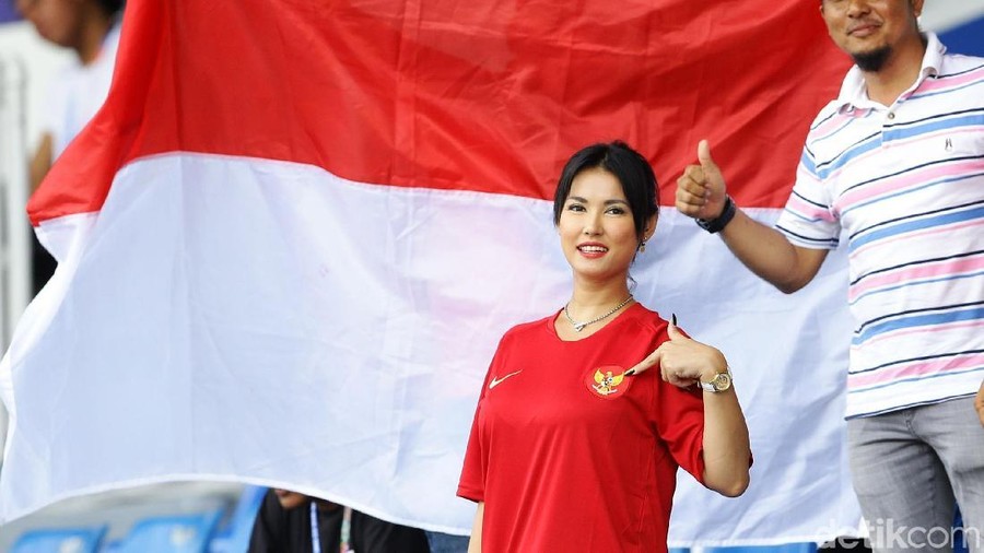 Miyabi Dukung Timnas Indonesia di SEA Games 2019 Maria Ozawa atau biasa dikenal Miyabi hadir di Rizal Memorial Stadium, Filipina, Selasa (26/11/2019). Kedatangan Miyabi ini demi memberikan dukungan kepada timnas Indonesia.