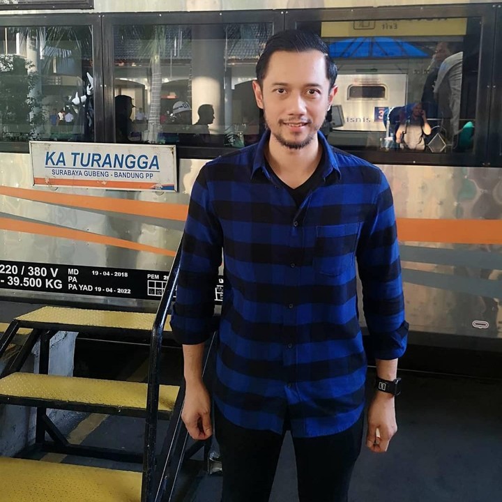 <p>Penampilan AHY yang kini berkumis dan berjenggot sepertinya menarik perhatian ya. (Foto: Instagram @agusyudhoyono)</p>