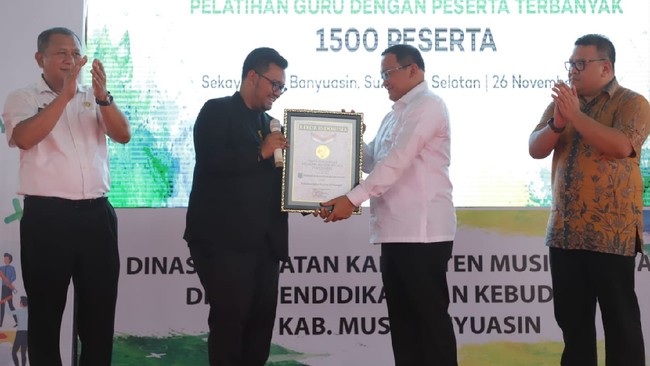 Pemerintah Kabupaten Musi Banyuasin berhasil memecahkan rekor MURI dengan tajuk pelatihan dengan peserta guru terbanyak, yaitu 1500 guru dari 15 kecamatan. 