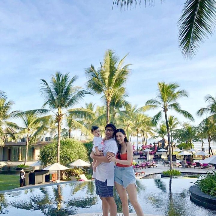 <p>Sammy pun pernah menulis caption manis tentang keluarganya. "<em>Think of your family today and every day thereafter, don't let the busy world of today keep you from showing how much you love and appreciate your family.</em>" karena pintu berkat berawal dari keluarga." (Foto: Instagram @sammysimorangkir)</p>