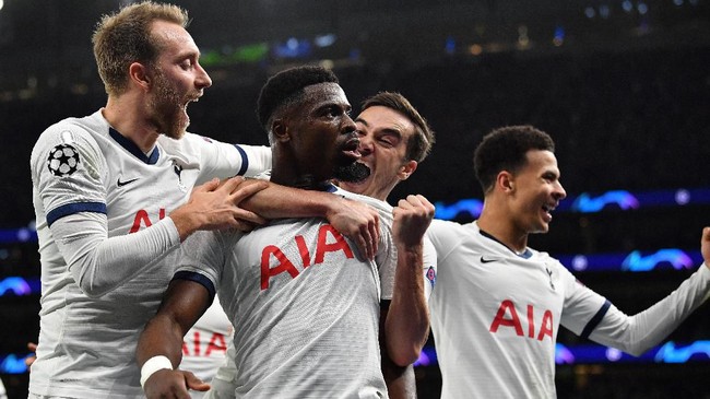 Pelatih Tottenham Hotspur tak lupa memberikan pujian pada anak gawang usai Tottenham Hotspur menang di Liga Champions.