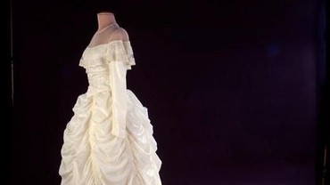 Seragam Bridesmaid Seperti Kostum Dongeng, Pengantin Ini Banjir Hujatan