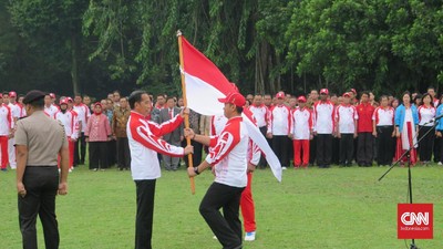 Presiden RI Jokowi melepas para kontingen SEA Games 2019 di Istana Kepresidenan Bogor di tengah gerimis, Rabu (27/11).