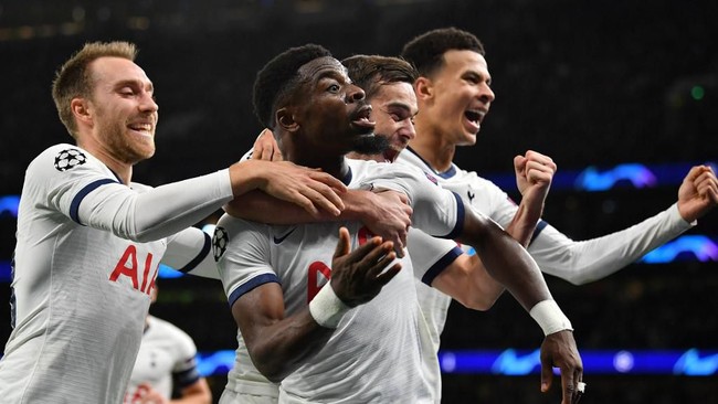 Striker Tottenham Hotspur, Harry Kane berharap Jose Mourinho bisa membawa 'The Lilywhites' juara di musim ini.