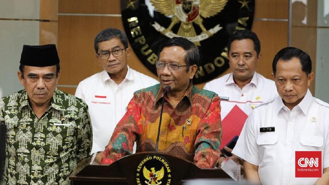 Serupa yang diungkapkan Mendagri Tito, Menko Polhukam Mahfud MD menyatakan masih ada persoalan terkait isi AD/ART FPI sehingga SKT belum terbit.