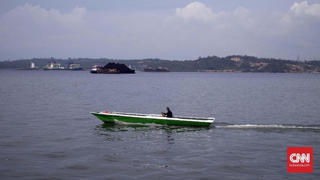 Pembangunan wilayah teluk di Penajam Paser Utara dikhawatirkan mematikan kehidupan nelayan tradisional karena kehadiran kapal besar dan kerusakan lingkungan.