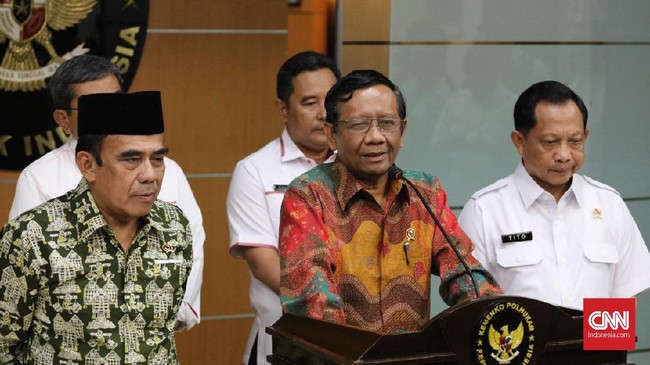 Mahfud mengatakan persoalan pengubahan pemilihan maupun masa jabatan presiden adalah urusan politik yang berlangsung di MPR saja.