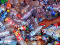Botol Plastik di Sungai Bisa Traveling Ribuan Kilometer