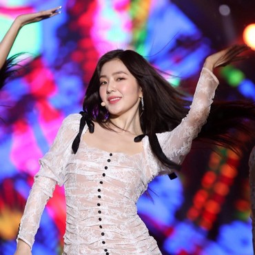 Tampil Memesona, Irene Red Velvet Tarik Perhatian Jutaan Pasang Mata