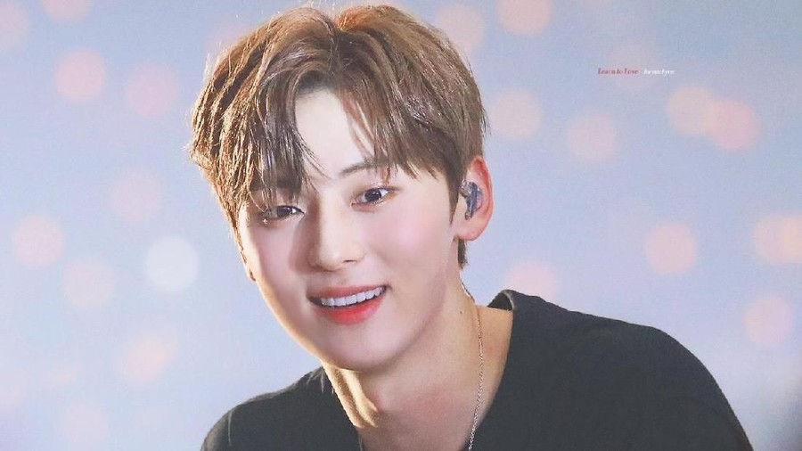 Agensi yang menaungi Minhyun NU'EST klarifikasi artisnya tidak terjangkit virus Corona.