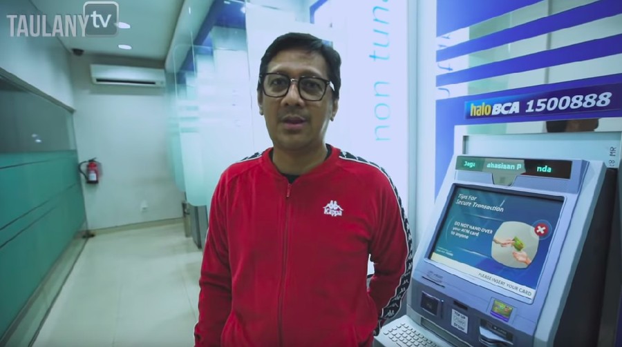 Andre Taulany Pamer Saldo di ATM, Jumlahnya Mencengangkan Andre Taulany pamer saldo di ATM.