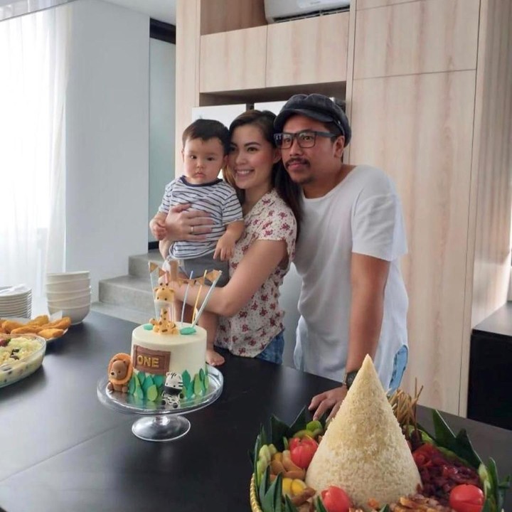 <p>Throwback ketika ulang tahun Geva. Semoga selalu sehat dan bahagia, Sammy Simorangkir dan keluarga! (Foto: Instagram @sammysimorangkir)</p>
