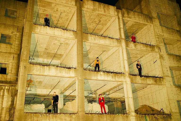 Ini dia lima foto teaser album Obsession milik EXO yang bikin penggemar makin penasaran.