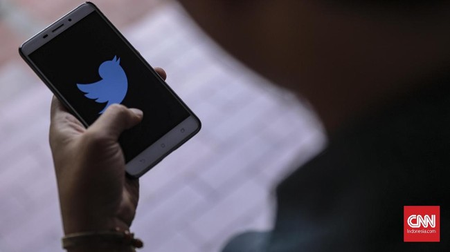 Polisi menindaklanjuti laporan petinggi Garuda Indonesia terhadap akun @digeeembok. Polisi menyatakan telah memeriksa tiga orang saksi terkait laporan tersebut.