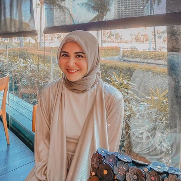 Kesha Ratuliu Geram Saat Ditanya Status Perceraian Sang Ayah