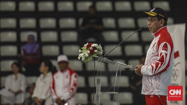 Menpora, Zainudin Amali saat memimpin upacara pengukuhan kontingen atlet Indonesia untuk SEA Games 2019 di Hall Bola Basket, GBK, Jakarta, Rabu, 27 November 2019. CNN Indonesia/Bisma Septalisma