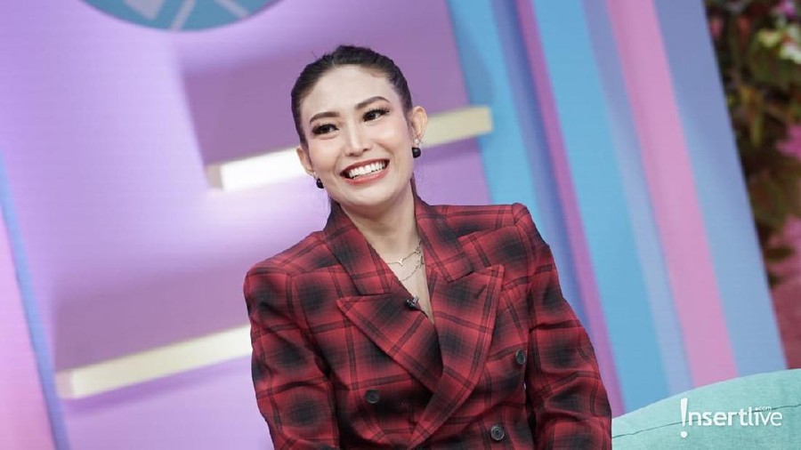 Ayu Dewi mengaku kurang perhatian suami karena sibuk bermain dengan anak-anaknya.