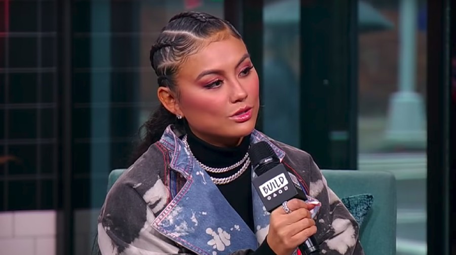 Agnez Mo jadi sorotan publik usai menyatakan tak berdarah Indonesia.