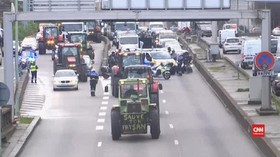 VIDEO: Petani Bawa Seribu Traktor Gelar Demo di Paris