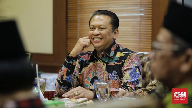Ekonom menjawab kekhawatiran Ketua MPR Bambang Soesatyo soal hiperinflasi RI tahun depan. Menurut Ekonom, hiperinflasi tidak bisa terjadi tiba-tiba.