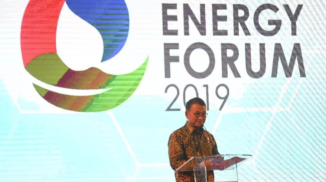 Menteri ESDM Arifin Tasrif memberikan sambutan saat pembukaan Pertamina Energy Forum 2019 di Jakarta, Selasa (26/11/2019). PT Pertamina (Persero) menggelar Pertamina Energy Forum 2019 yang membahas perkembangan sektor energi dan bisnisnya dengan tema 
