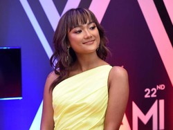 Marion Jola Membuka Dosa Favoritnya Sambil Main di Pantai