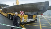 FOTO: Melihat dari Dekat Kapal Selam Penyelundup Kokain Sebuah kapal selam tak dikenal yang ditangkap di Kota Cangas, Galicia, Spanyol, memuat narkotika jenis kokain sebanyak tiga ton.