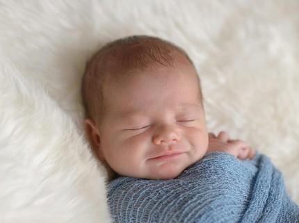 20 Nama Bayi Laki-laki Arti Pujangga atau Penyair