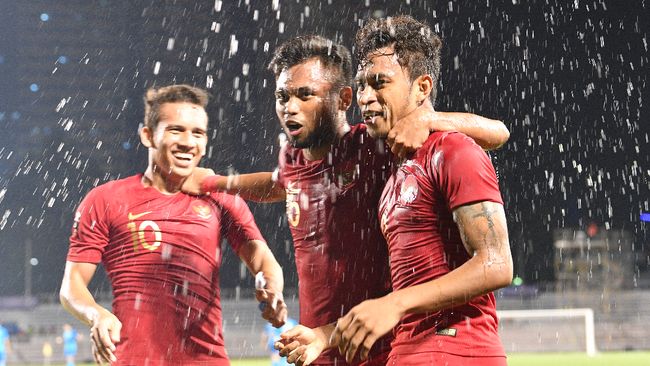 Indonesia Harus Menggila untuk Lolos Grup Neraka SEA Games Indonesia kalah dari Vietnam dan Skuat Garuda wajib menggila di dua laga tersisa untuk lolos dari grup neraka SEA Games 2019.