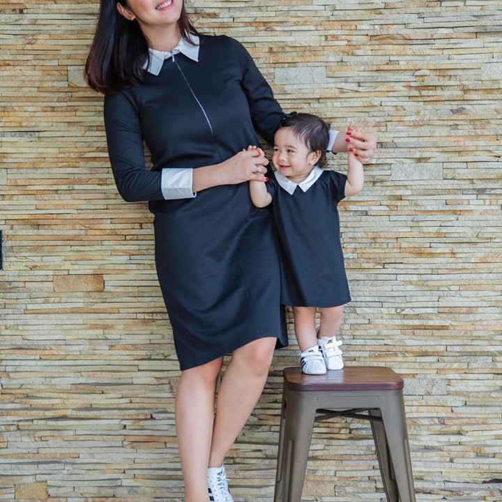 <p>Gimana nih, Bunda, gaya Nabila Syakieb dan putri kecilnya, Raqeema? Kompak dan cantik banget ya. (Foto: Instagram @nsyakieb85)</p>