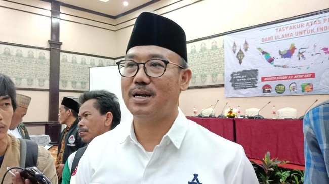 Polisi menyatakan Stafsus Wapres Lukmanul Hakim masih berstatus sebagai saksi dugaan pungli akreditasi sertifikasi halal MUI.