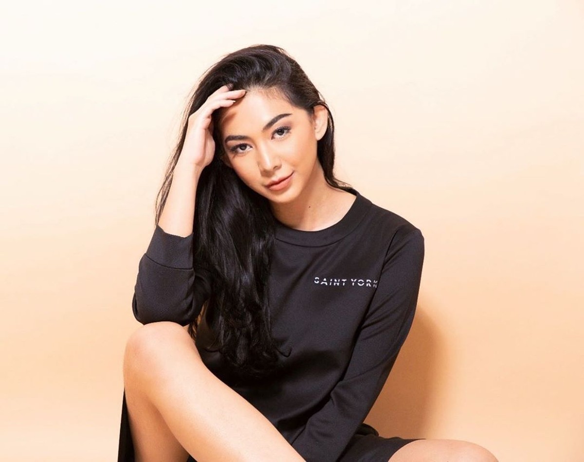 Shania Salsabila&comma; anak sulung dari Sarita Abdul Mukti dan juga kakak dari Shafa Harris mendadak jadi sorotan usai membuat Hotman Paris terpana di Instagram&period;