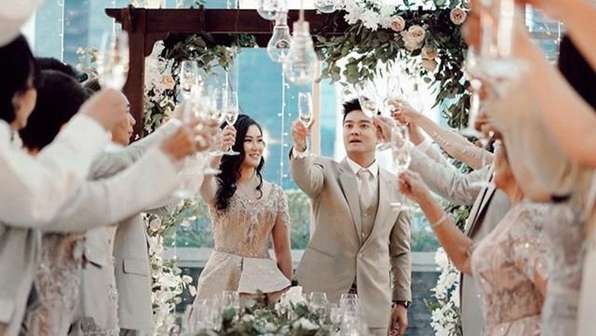 Boy William dan Karen Vendela telah resmi bertunangan pada Kamis &lpar;28&sol;11&rpar;&period; Inilah potret indah momen pertunangan mereka &period;