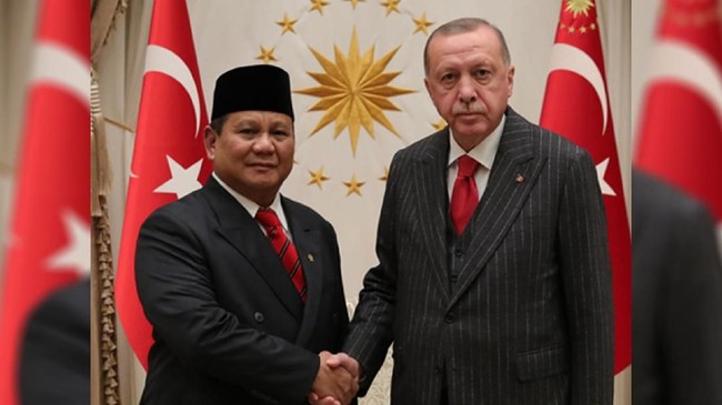 Kemlu RI menyatakan Presiden Prabowo Subianto bertemu Presiden Turki Recep Tayyip Erdogan dalam situasi sangat bersahabat selama KTT Developing Eight (D-8).